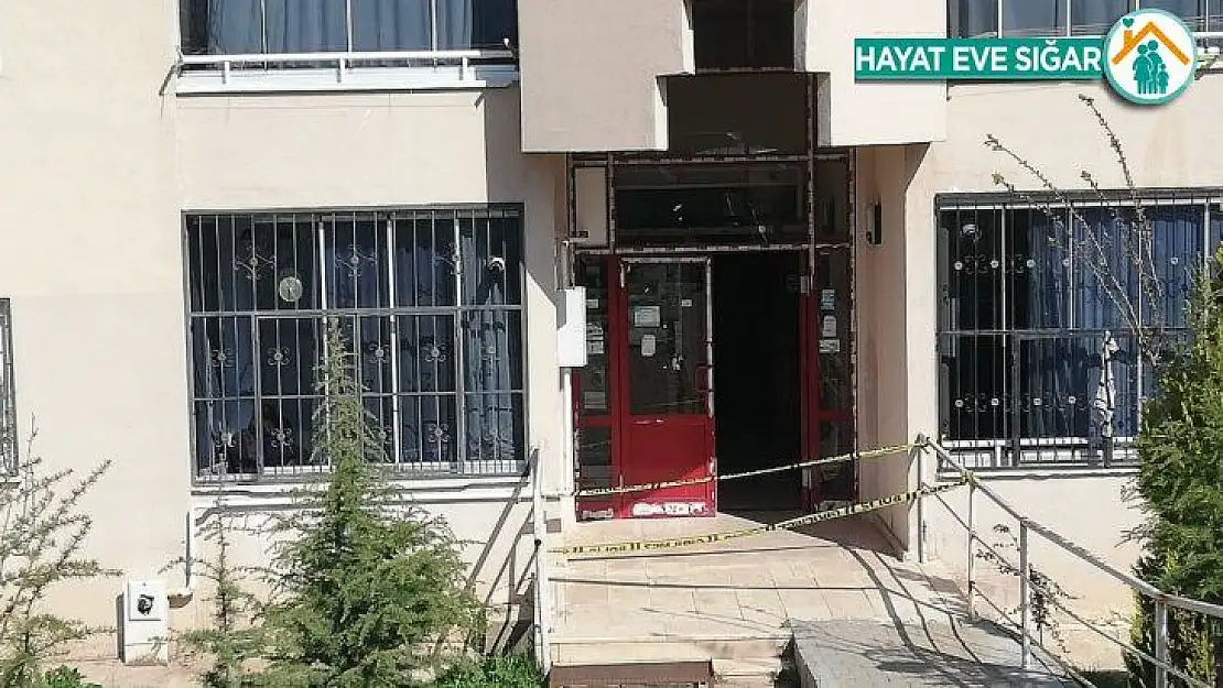 Elazığ'ın Palu ilçesinde bir bina karantinaya alındı