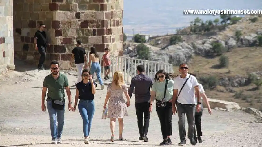 Elazığ'ın turizme açılan kapısı Harput'a ziyaretçi akını