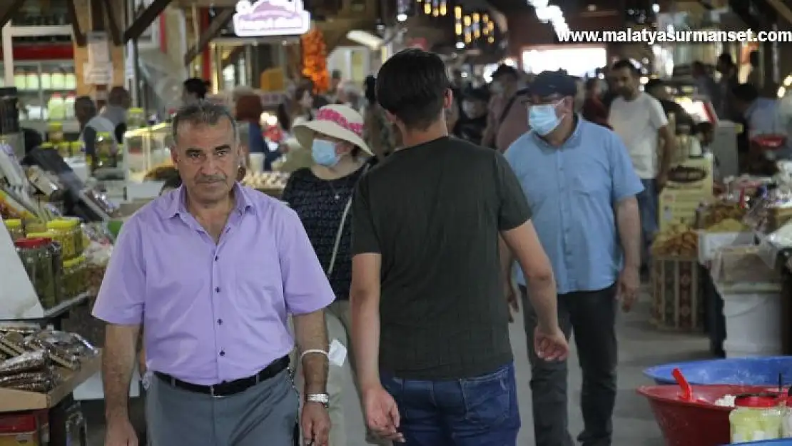 Elazığ Kapalı Çarşı'da bayram yoğunluğu