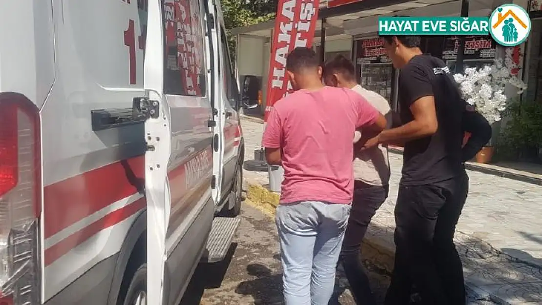 Elektrikli bisiklet kavunların olduğu arabaya çarptı: 1 yaralı