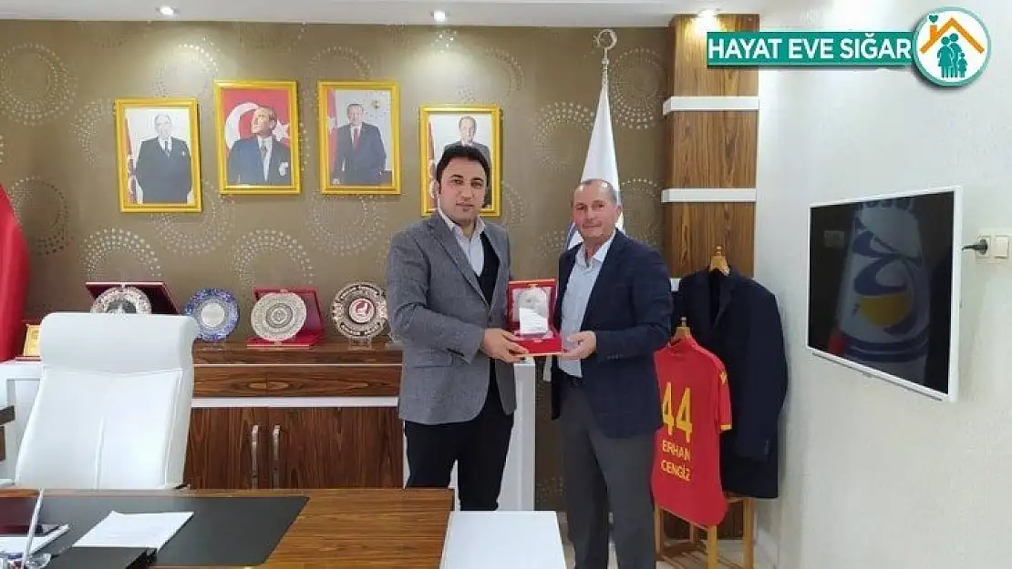 Emekliye ayrılanlara plaketli teşekkür