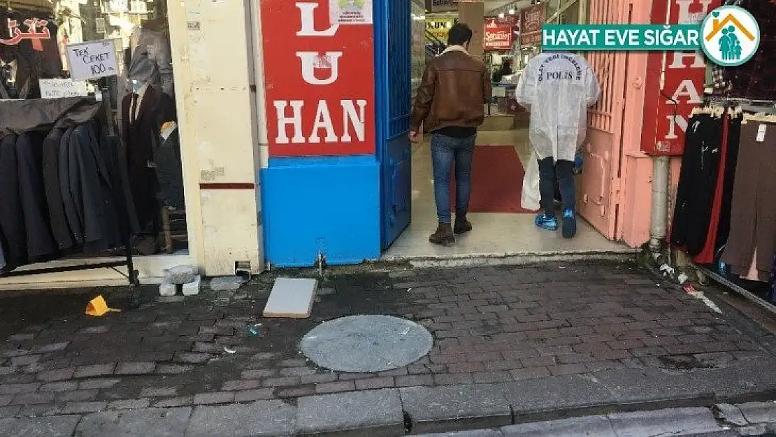 Eminönü'nde esnafın müşteri kavgası kanlı bitti: 1 yaralı