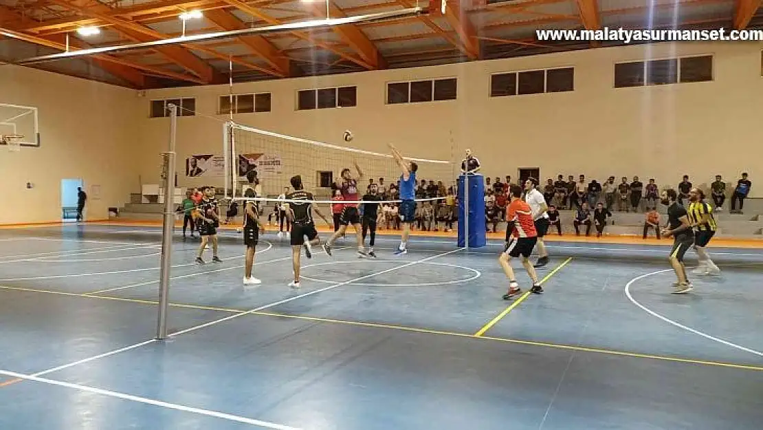 Emniyetspor, Dicle Gençlikspor voleybol turnuvasında şampiyon oldu