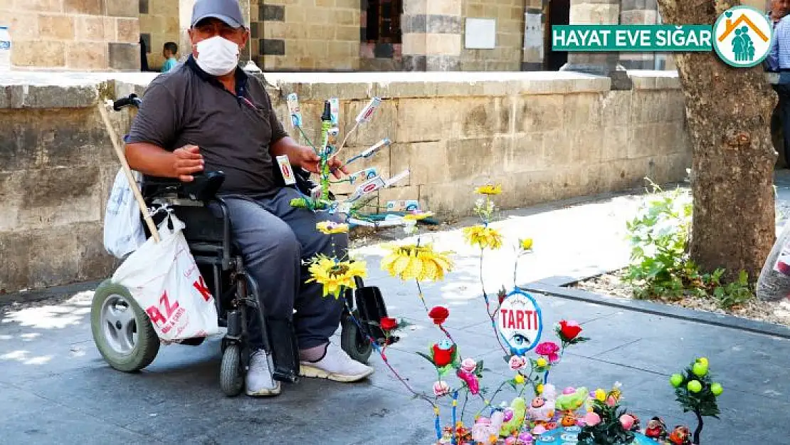 Engelini, hayata gülen gözleri ile aştı