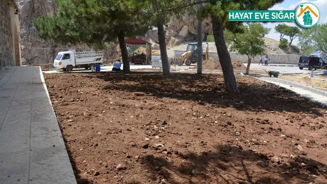 Ergani'de Makam Dağı Restorasyon projesi için kollar sıvandı