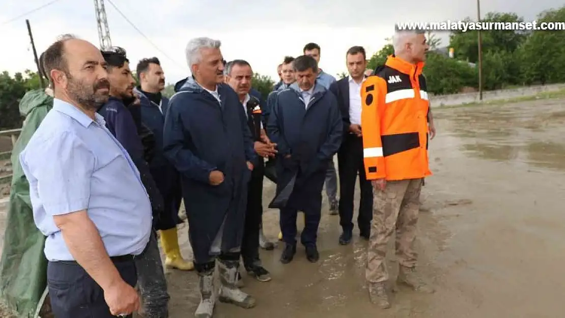 Erzincan'da sağanak sele dönüştü