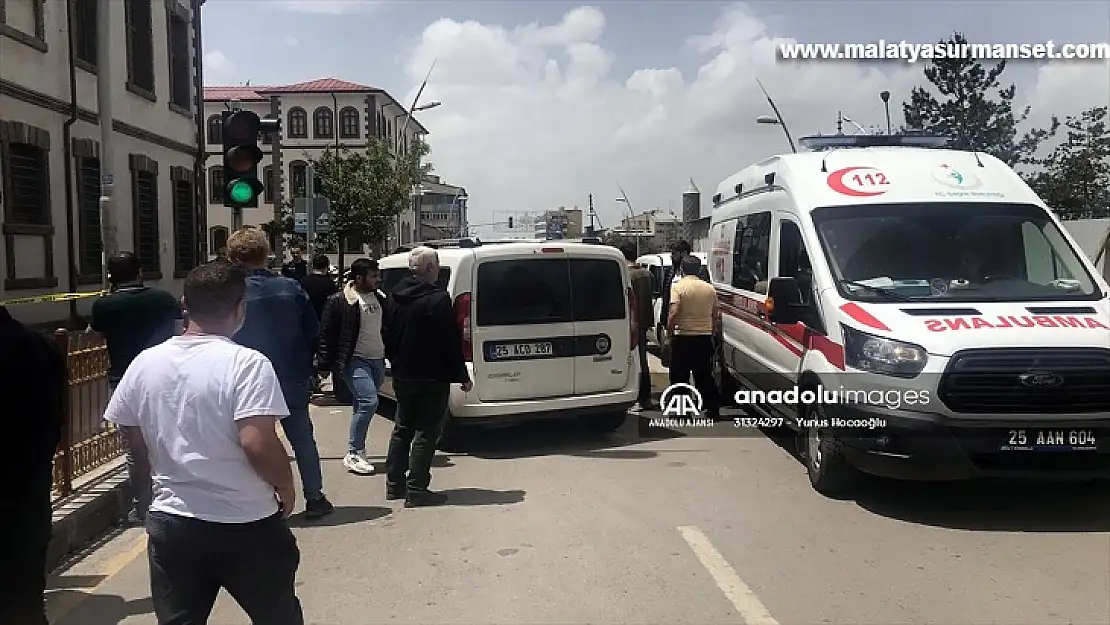 Erzurum'da çıkan bıçaklı kavgada, biri olaya müdahale eden polis 2 kişi yaralandı