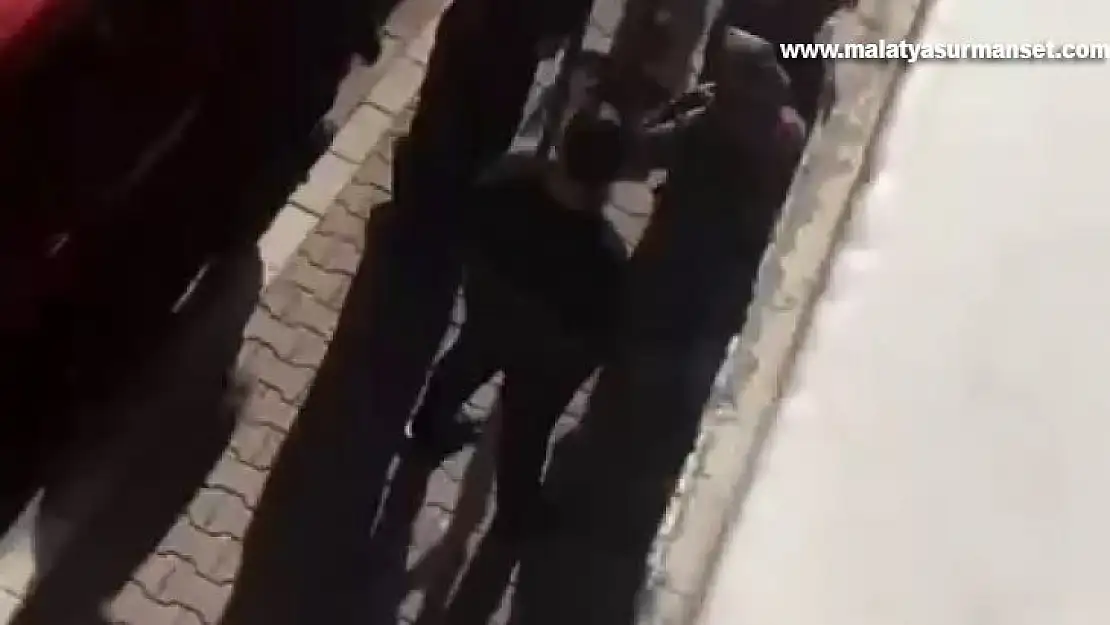 Esenyurt'ta bir genç sokak ortasında bacağından vuruldu