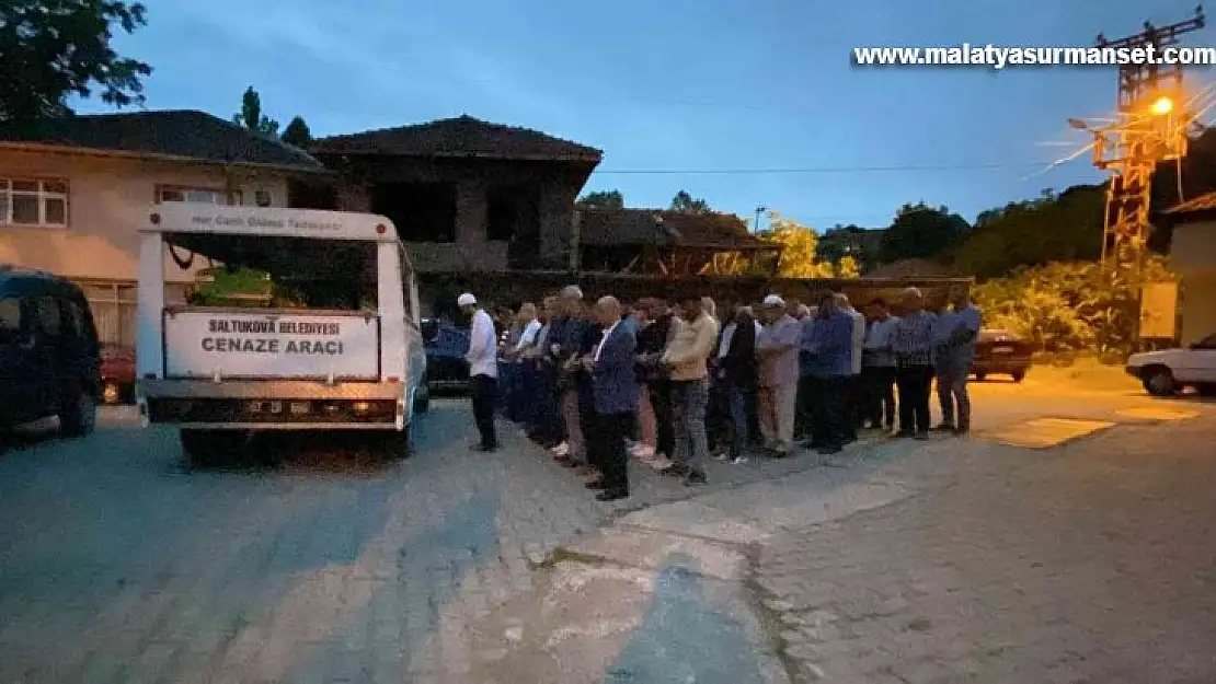 Eşi tarafından öldürülen kadın ve 3 yaşındaki çocuğu yan yana defnedildi