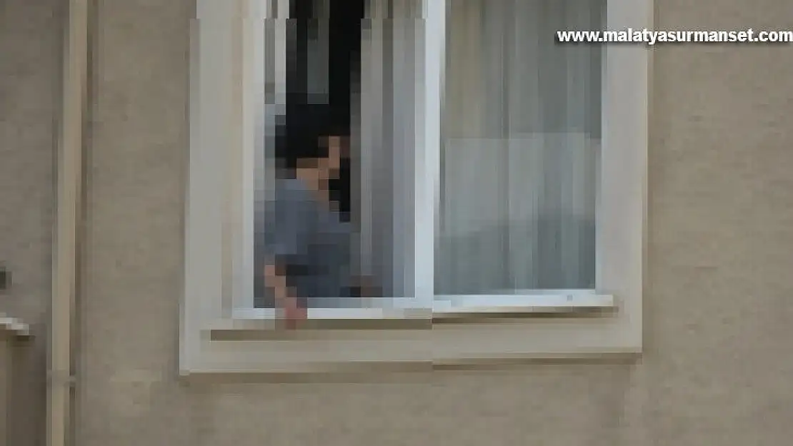 Eşini bıçakla rehin aldı...Bursa'da film sahnelerini aratmayan rehine operasyonu