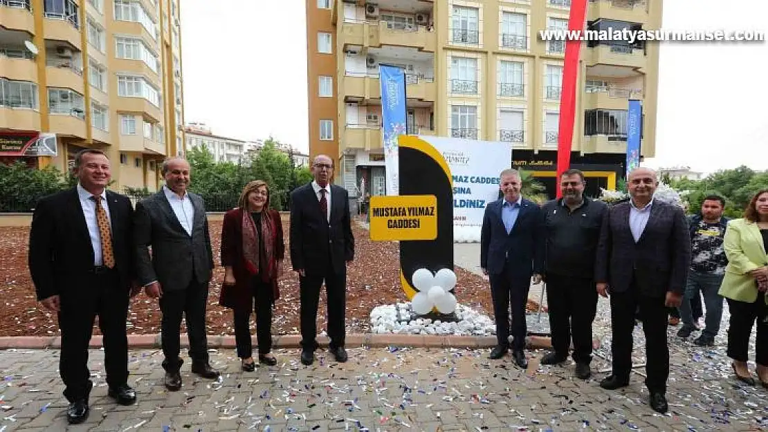 Eski bakanın ismi Gaziantep'teki işlek bir caddeye verildi