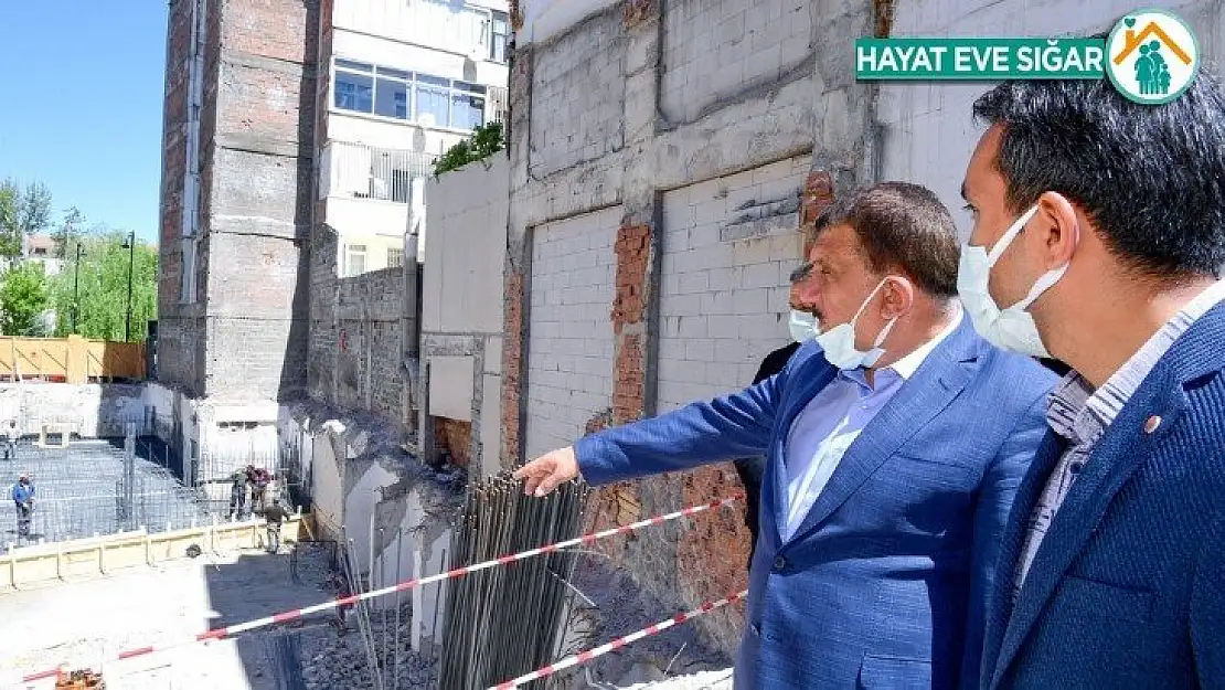 Eski özel idare binası alanında yapılacak olan iş merkezi çalışmaları başladı