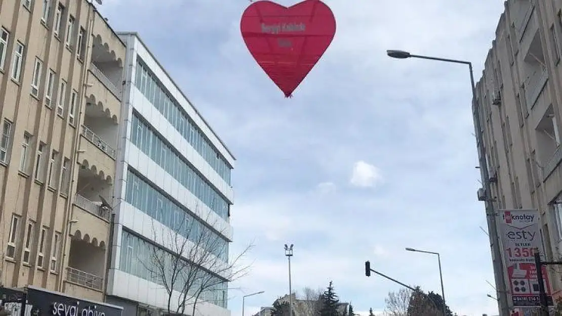 Esnaflar 14 Şubat Sevgililer Gününe hazırlanıyor