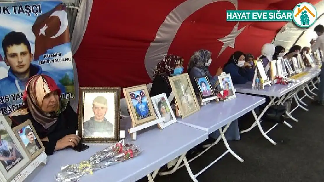 Evlat nöbetindeki aileler, Cumhurbaşkanı'nın yolunu gözlüyor
