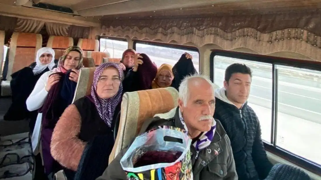 Evlat nöbetindeki aileler depremin vurduğu Elazığ'a doğru yola çıktı