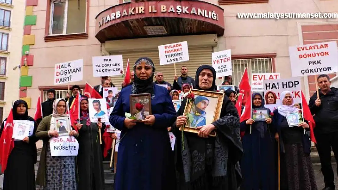 Evlat nöbetine katılan 2 aile gözyaşları içinde çocuklarına seslendi