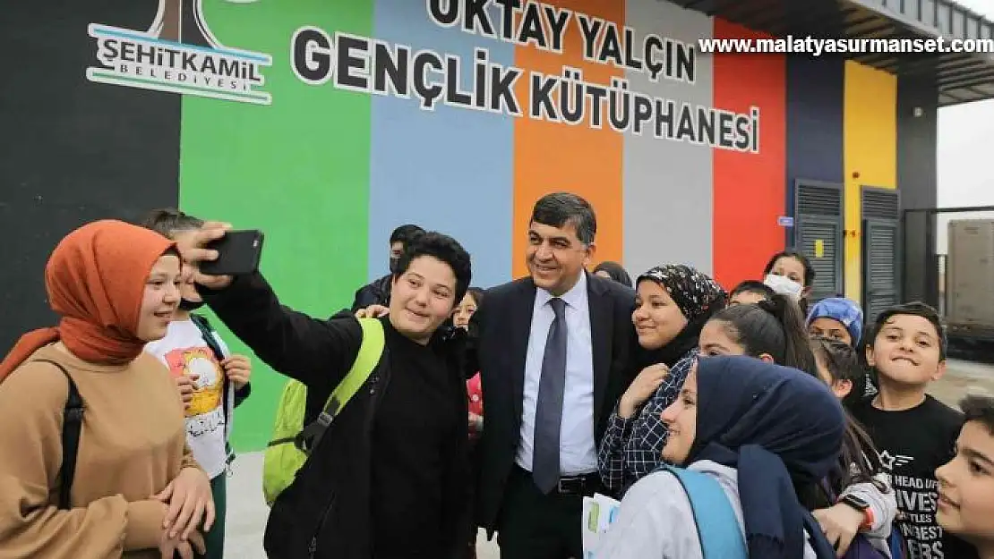 Fadıloğlu, Oktay Yalçın gençlik kütüphanesi öğrencilerini ziyaret etti