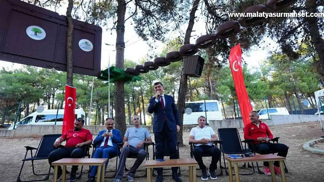 Fadıloğlu, spor lisesi öğrencilerini ve ailelerini kampta ağırladı