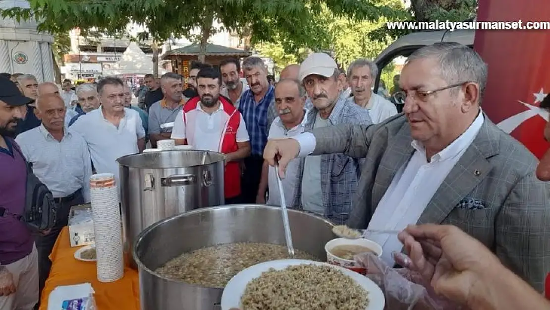 Faik Erdoğan Vakfı'ndan 3 günde 5 bin kişiye aşure ikramı