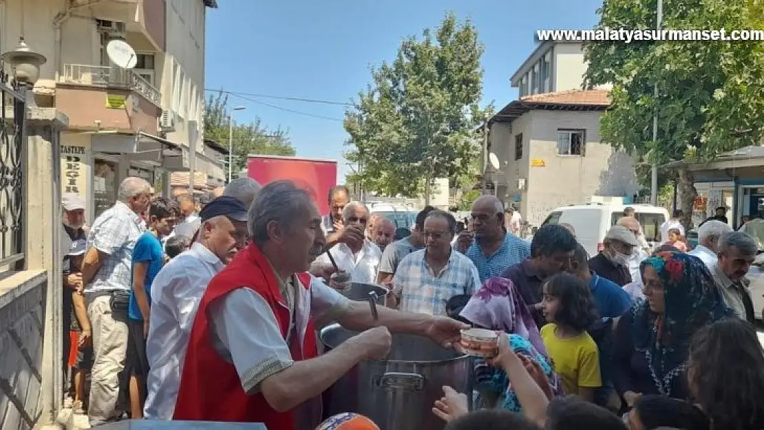 Faik Erdoğan Vakfı'ndan 5 bin kişiye Aşure ikramı