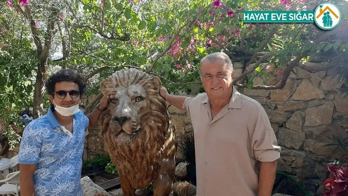 Fatih Terim evine aslan heykeli yaptırdı