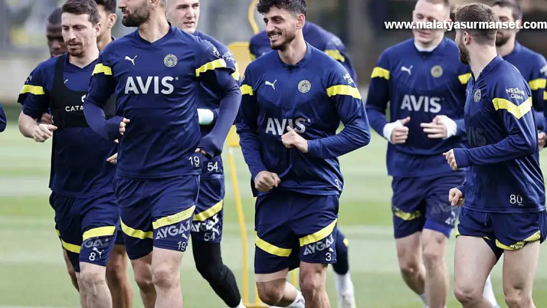 Fenerbahçe, Antalyaspor maçı öncesi kampa girdi