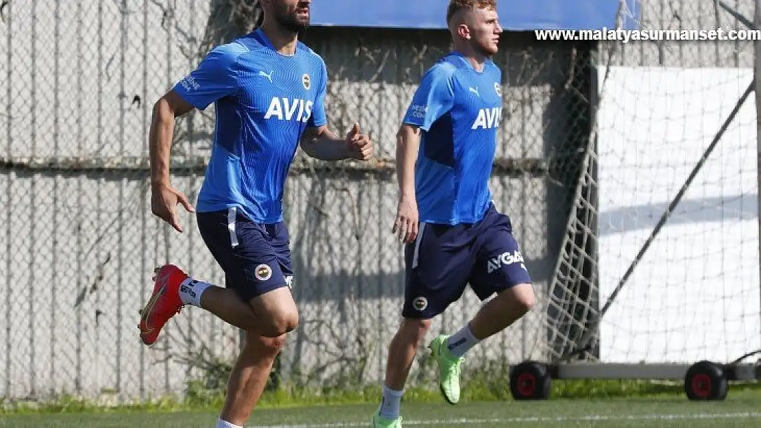 Fenerbahçe'de Burak Kapacak ilk antrenmanına çıktı