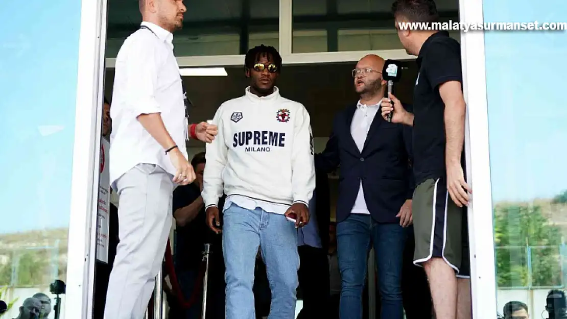 Fenerbahçe'nin yeni transferi Batshuayi, İstanbul'a geldi