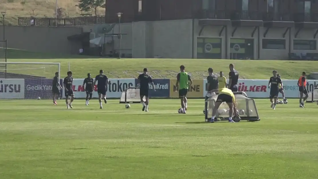 Fenerbahçe, yeni sezon hazırlıklarını Topuk Yaylası Tesisleri'nde sürdürdü