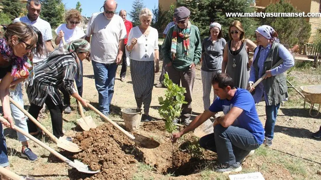 Ferhan Şensoy'un adı Sonsuz Şükran Köyü'nde yaşayacak