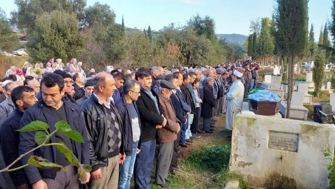 Filiz Tekin gözyaşlarıyla son yolculuğuna uğurlandı