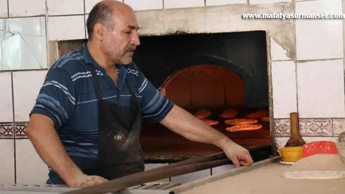 Fırıncıların 400 derece ateşin karşısında ekmek mücadelesi