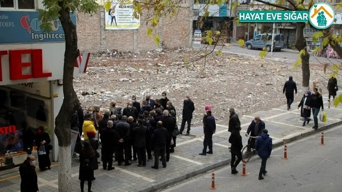 Fuzuli Caddesi'ndeki depremzedelerin sıkıntıları çözülüyor