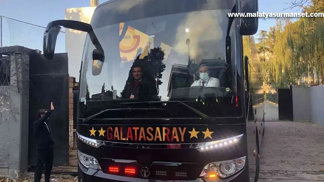 Galatasaray derbi için yola çıktı