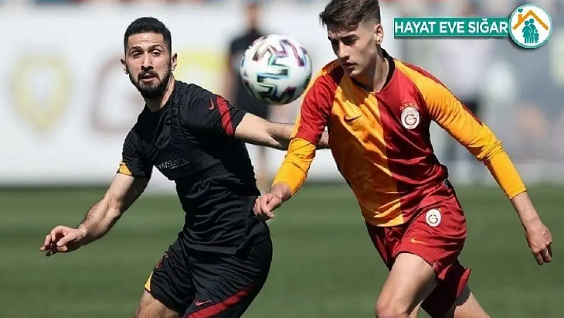 Galatasaray, U19 takımıyla antrenman maçı yaptı