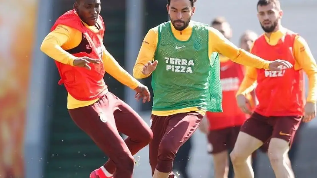Galatasaray'da Onyekuru sevinci, takımla çalıştı