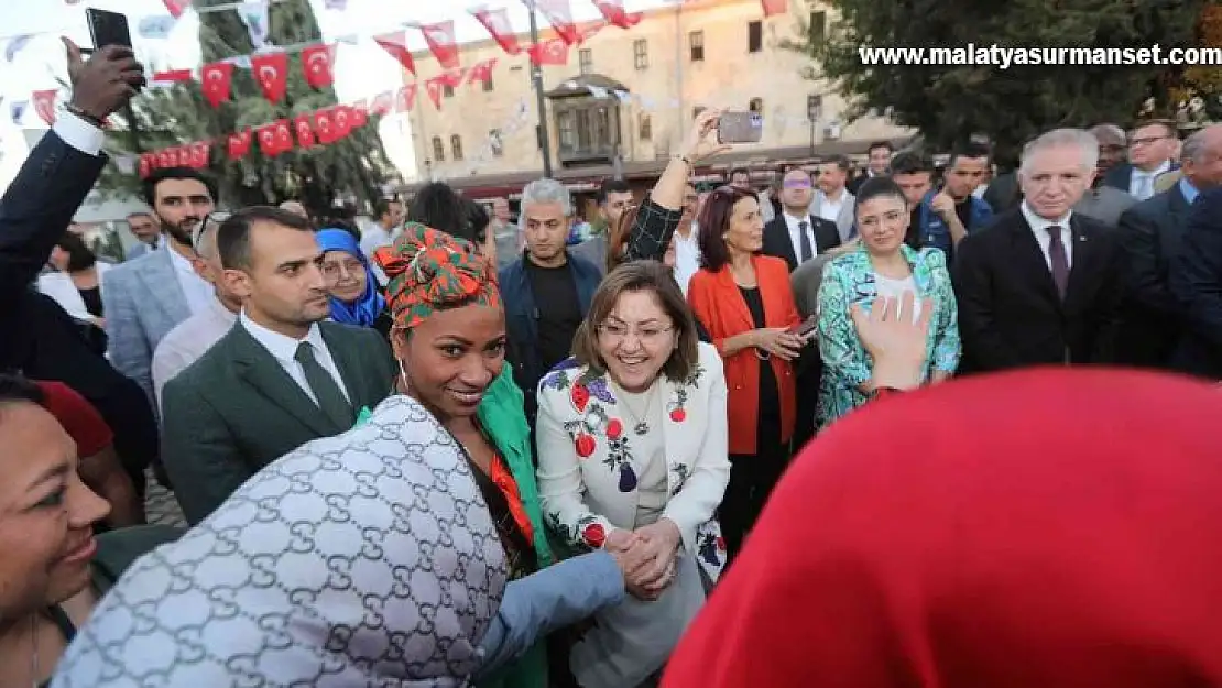 Gastroantep Festivali'nde kortej yürüyüşü