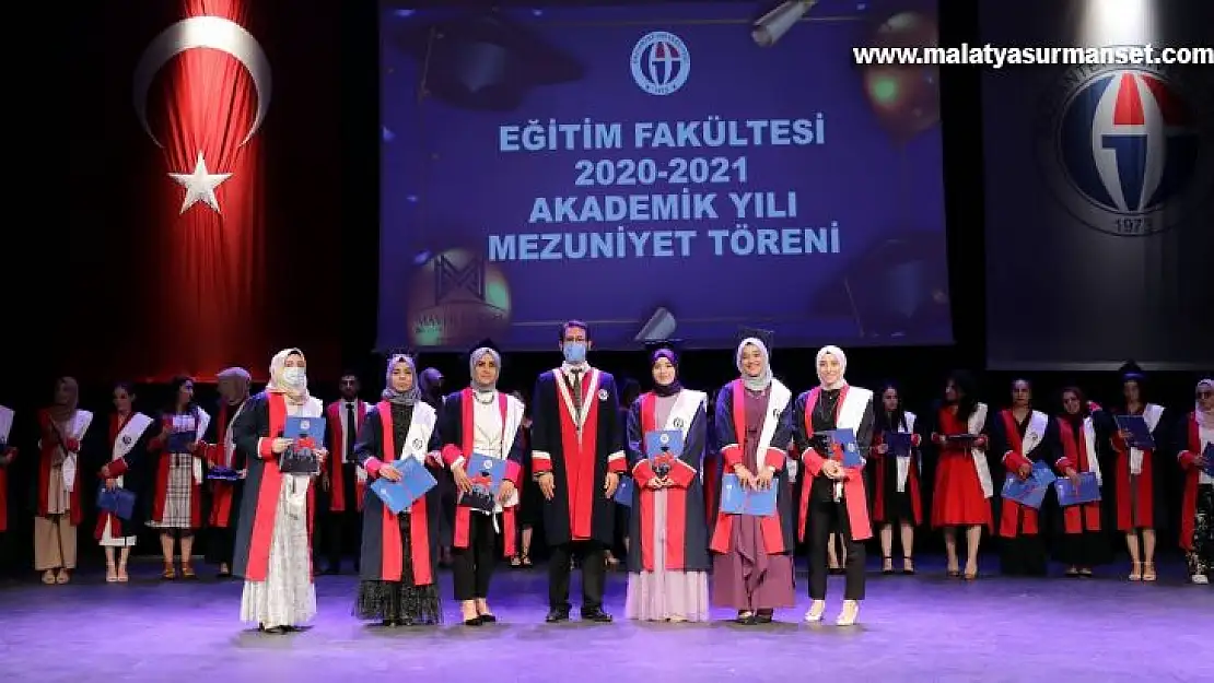 GAÜN Eğitim Fakültesi öğrencileri keplerini mezuniyet için fırlattı