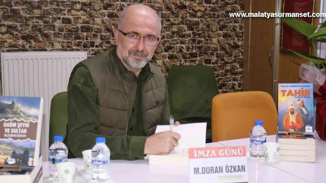 Gazeteci -Yazar Özkan, ikinci kitabının imza gününde kitapseverlerle buluştu