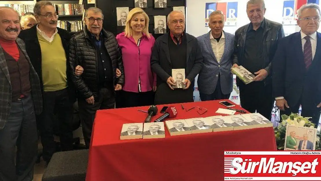 Gazeteci Yavuz Donat'ın 'Off The Record' kitabı imza gününde sevenleriyle buluştu