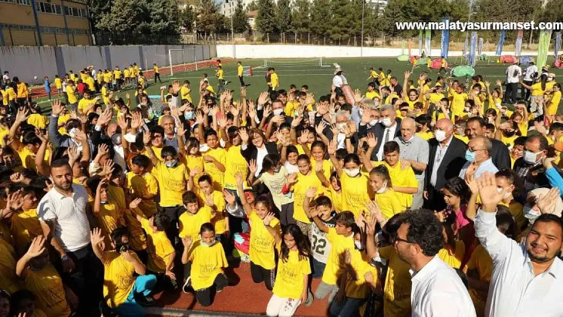 Gaziantep Büyükşehir ilçe spor şenliklerinin startını Nurdağı'nda verdi