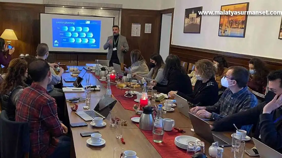 Gaziantep eğitim fakültesi öğretim üyeleri Berlin'de eğitim verdi