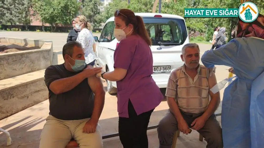 Gaziantep'in ilçelerinde aşı seferberliği sürüyor