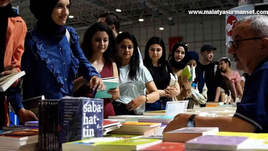 Gaziantep Kitap Fuarı'nda 3 milyon kitap görücüye çıktı