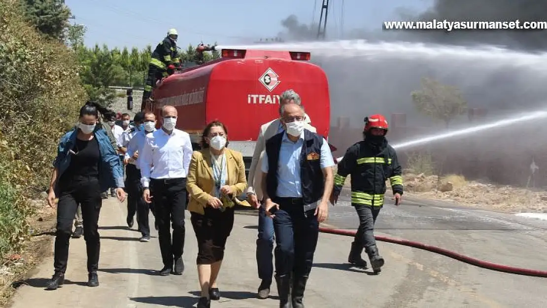 Gaziantep'te depoda çıkan yangına müdahale sürüyor