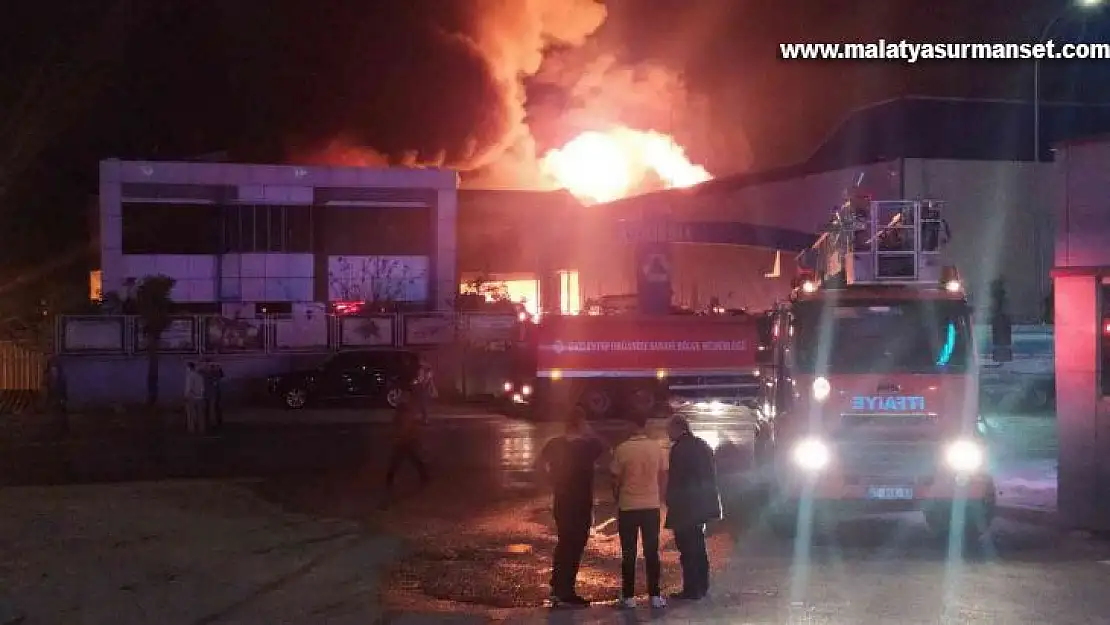 Gaziantep'te geri dönüşüm fabrikasında büyük yangın