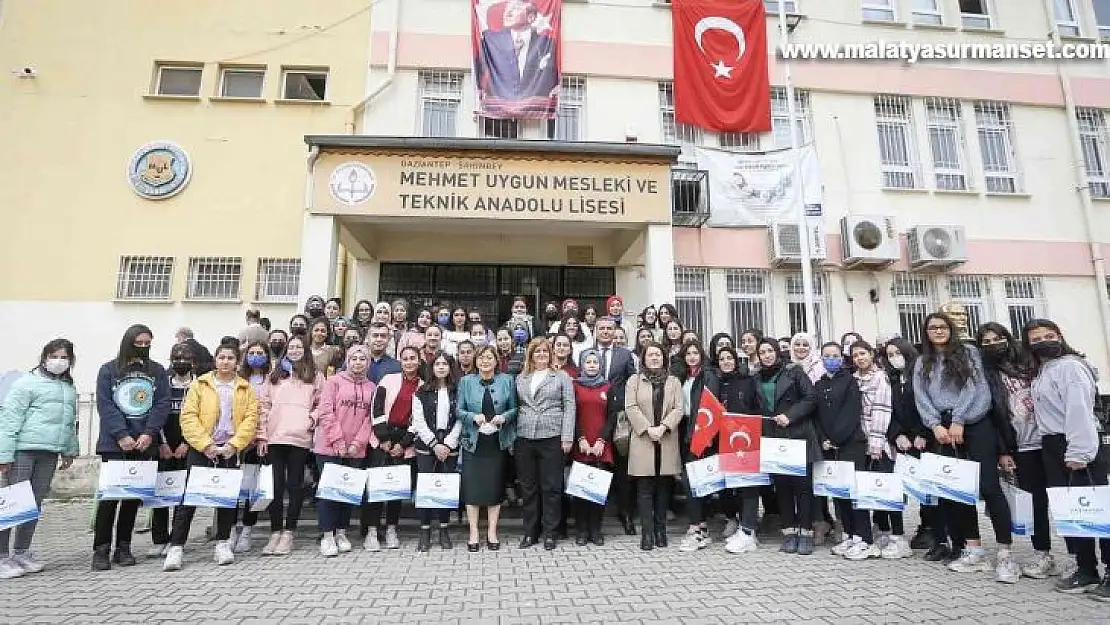 Gaziantep'te kitap okuyan gençler ödüllendiriyor