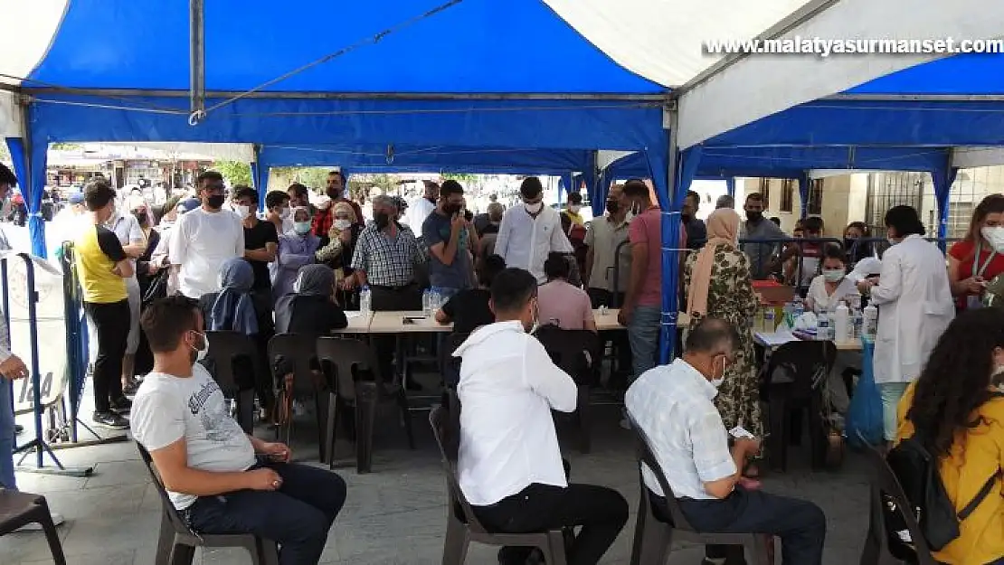 Gaziantep'te korona virüs aşısına ilgi yoğun