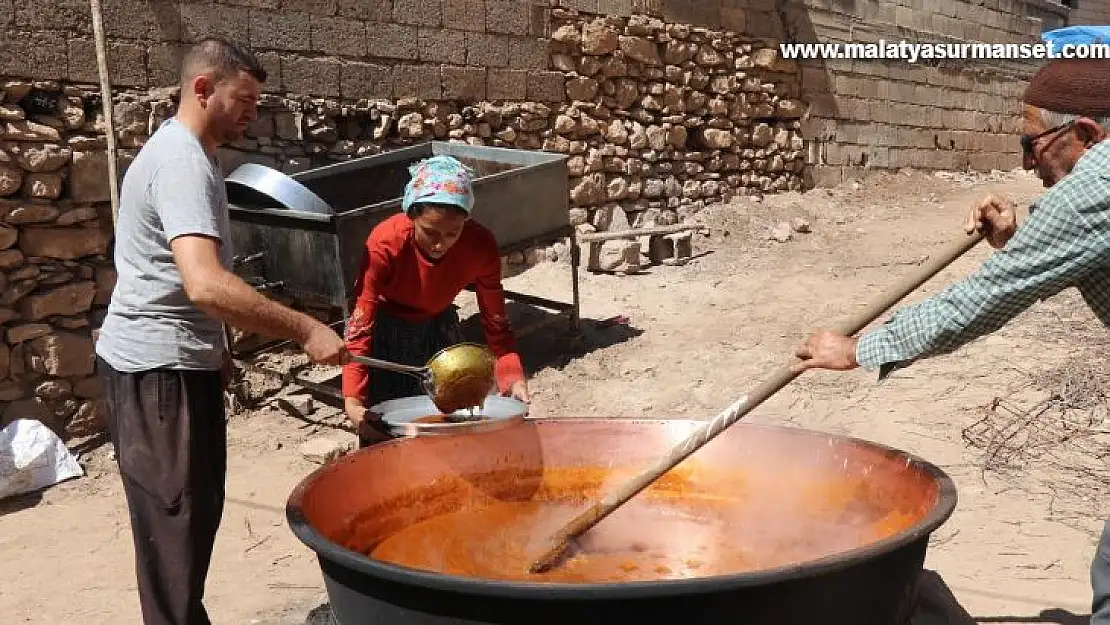 Gaziantep'te üzümden yapılan tatlı tarhana mesaisi başladı