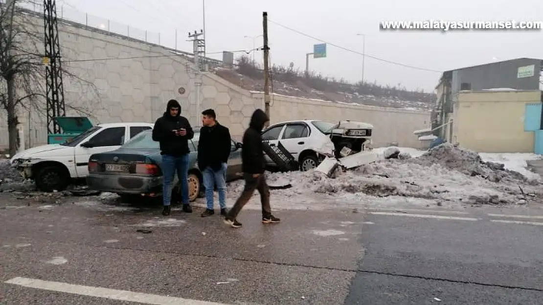 Gaziantep'te zincirleme trafik kazası anı kamerada